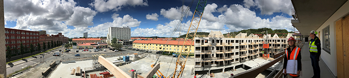 Panoramavy över hus och himmel